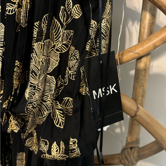 MSK
Metallic-Print Pleated Blouson Gown size 6 brand new - Picture 11 of 12